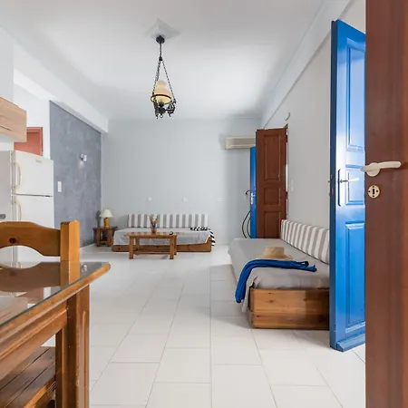 Anezina Aparthotel Perissa (Santorini)