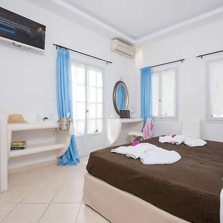 Anezina Aparthotel Perissa (Santorini)