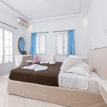 Anezina Aparthotel Perissa (Santorini)