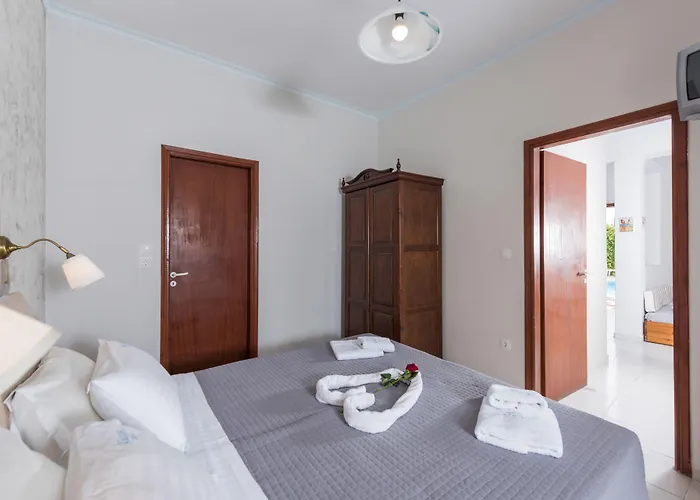 Anezina Villas Perissa (Santorini)