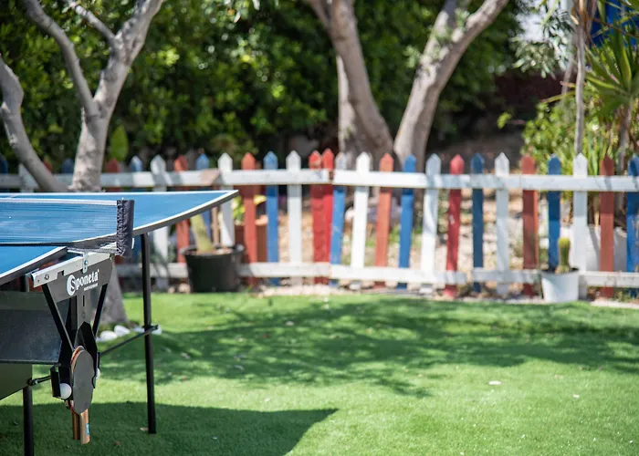 Anezina Apartahotel Perissa (Santorini)