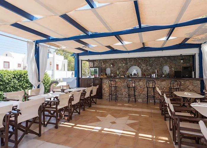 Anezina Apartahotel Perissa (Santorini)