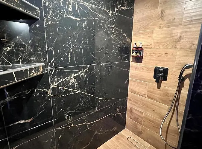 Anezina Lägenhetshotell 4*