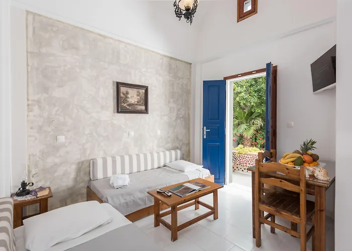 Anezina Lägenhetshotell Perissa (Santorini)