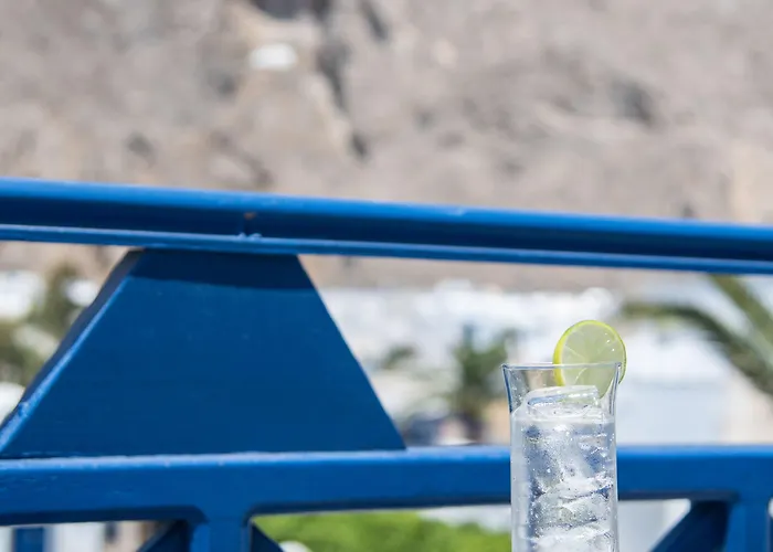 Anezina Lägenhetshotell Perissa (Santorini)