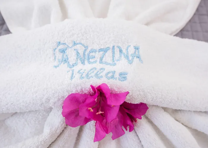 Anezina Lägenhetshotell Perissa (Santorini)